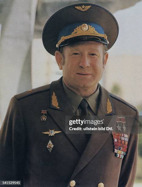 Alexey Arkhipovich Leonov, *-, Soviet cosmonaut, USSR, portrait, date unknown, photo by Vassili Malyshev