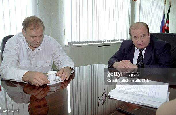 Politiker, Russland Minister für TschetschenienTreffen mit dem tschetschnischen Ministerpräsidenten Wladimir Jelagin in Grosnny- August 2002