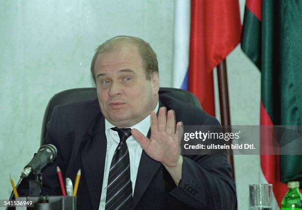 Politiker, Russland Minister für TschetschenienPorträt während einer Pressekonferenz in Grosny- August 2002