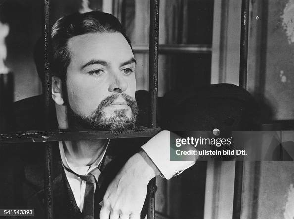 Fischer, O. W. (Otto Wilhelm) - Actor, Austria - *01.04.1915-29.01.2004+ Scene from the movie 'Ludwig II: Glanz und Ende eines Koenigs' as King Ludwig II (of Bavaria) Directed by: Helmut Kaeutner West Germany 1954 Vintage property of ullstein bild Fischer, O. W. (Otto Wilhelm) - Actor, Austria - *01.04.1915-29.01.2004+ Scene from the movie 'Ludwig II: Glanz und Ende eines Koenigs' as King Ludwig II (of Bavaria) Directed by: Helmut Kaeutner West Germany 1954 Vintage property of ullstein bild