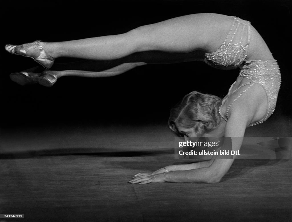 Grace, Dinah - Tänzerin, Schauspielerin, D - bei einer Übung