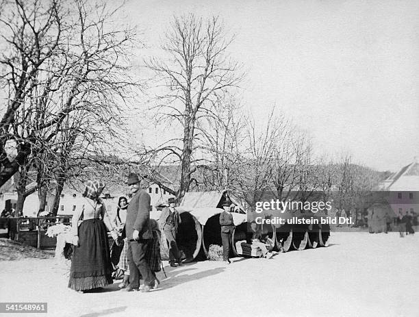 Austria-Hungary / Imperial and Royal Austrian Empire - Krain - Laibach/Ljubljana: Ljubljana residents living in wooden barrels after the earthquake...