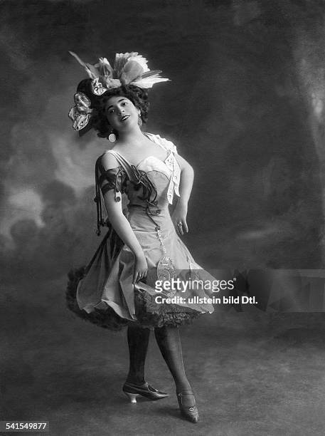 Massary, Fritzi*21.03.1882-+Actress, Singer, Austria- as Berlin stock exchange in the revue 'Donnerwetter, tadellos' of Paul Linke at the Metropol...