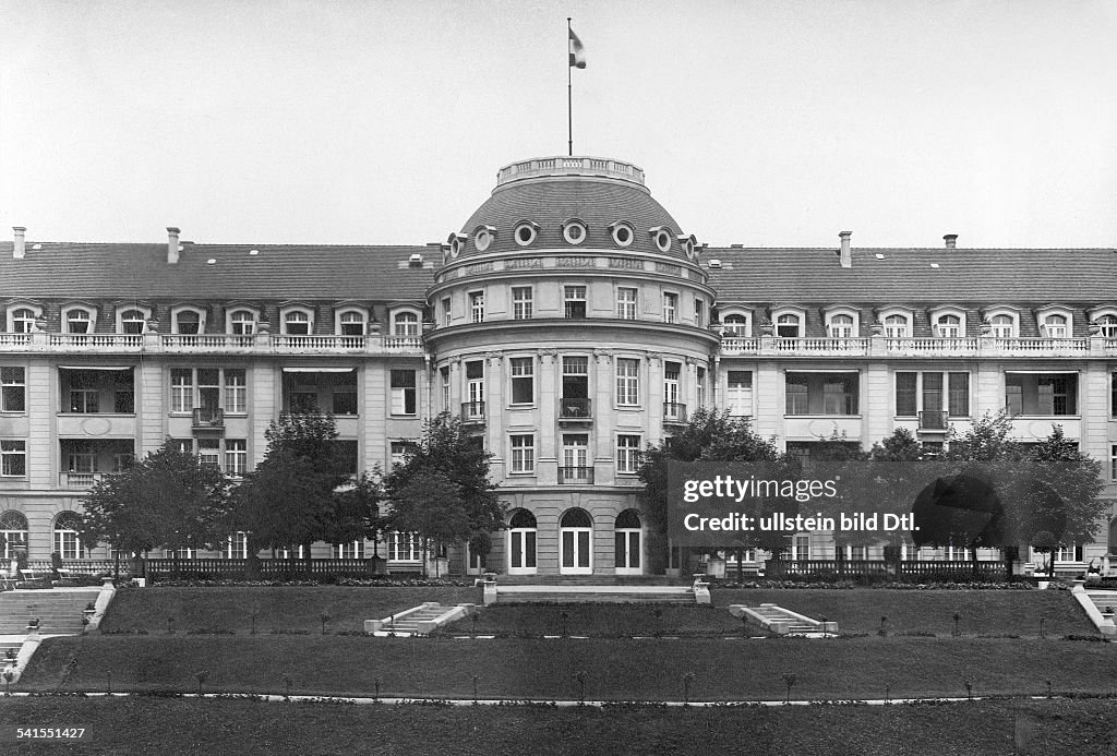 - Schlesien Provinz (Silesia province) - Bad Salzbrunn: Grand Hotel (later named Schlesischer Hof) - Published by: 'Berliner Illustrirte Zeitung' 11.07.1913Vintage property of ullstein bild
