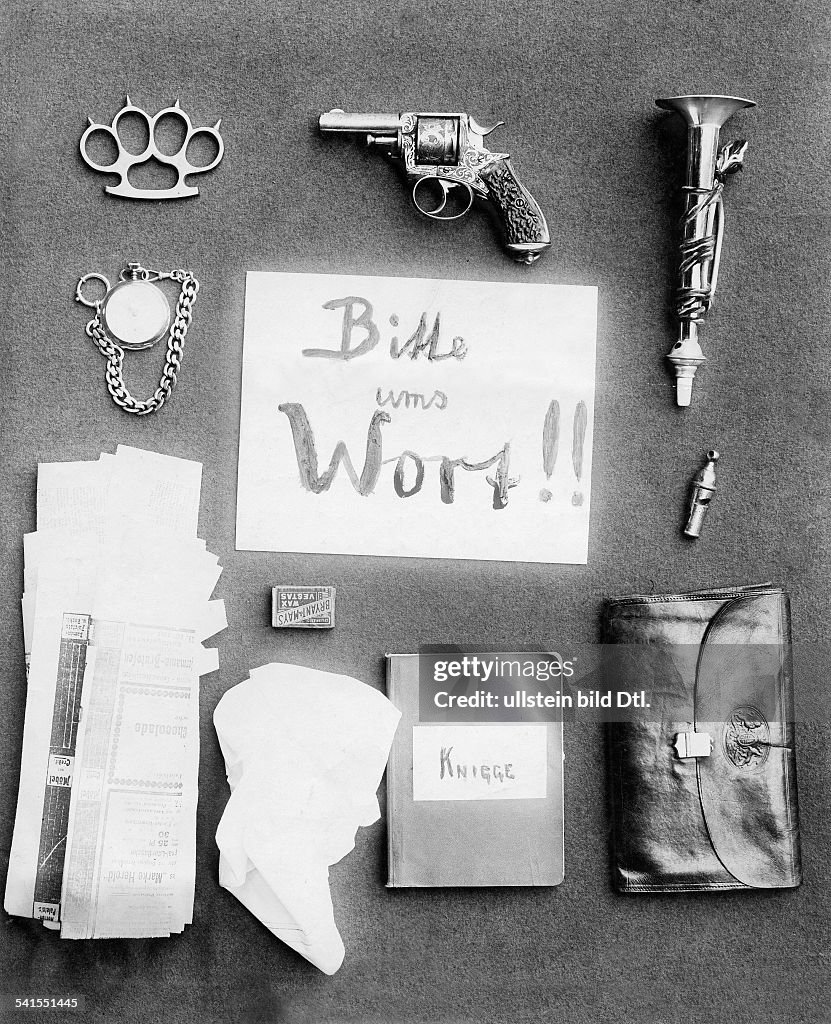 Objects from the trouser pocket of an Austrian member of the Reichsrat: e.g. gun, brass knuckles, whistle, pocket watch, wallet and a Knigge book on 'good manners' - undatedVintage property of ullstein bild