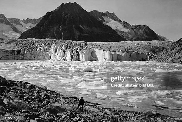 Switzerland - Wallis - : lake 'Maerjelensee' at the glacier Aletschgletscher - Published by: 'Berliner Illustrirte Zeitung' 30/1914Vintage property...