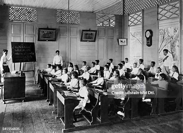 Siam - scholar in a school - Published by: 'Praktische Berlinerin' 29 / 1907Vintage property of ullstein bild