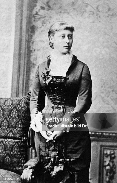 Hesse and by Rhine, Victoria Princess of - Princess of Battenberg, Germany*05.04.1863-+wife of Louis of BattenbergPortrait - undatedVintage property...