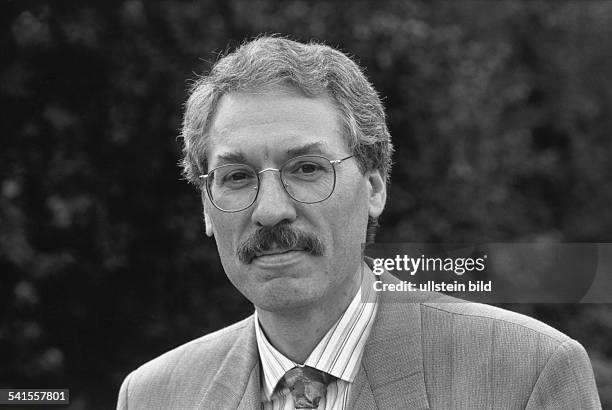 Peter Koopmann Shell Deutsche Shell Ag Photos and Premium High Res Pictures - Getty Images