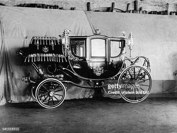 Horse-drawn carriage of the Crown prince Frederick William of Prussia - Gift of the province of Poznan - Published by: 'Abendpost' Vintage property...