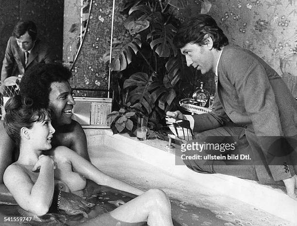 Sänger, Schlagersänger, Kuba / D- Rollenporträt in der Georg - Simmel - Verfilmung "Alle Menschen werden Brüder"- 1973