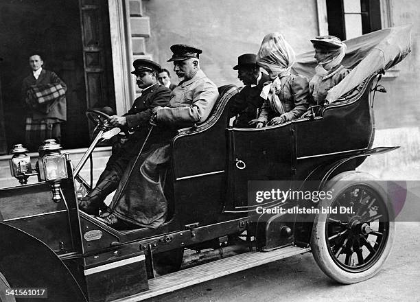 Tittoni, Tommaso - Politician, Italy*16.11.1855-+- Foreign Minister Tittoni sits with Heinrich von Tschirsky and companions in a car - Photographer:...