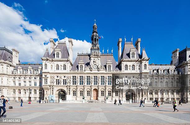 town hall in paris, france - le marais stock pictures, royalty-free photos & images