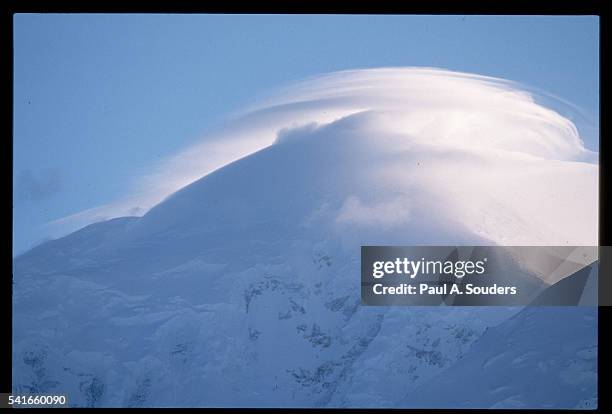 lenticular cloud at mount foraker - フォーレイカー山 ストックフォトと画像