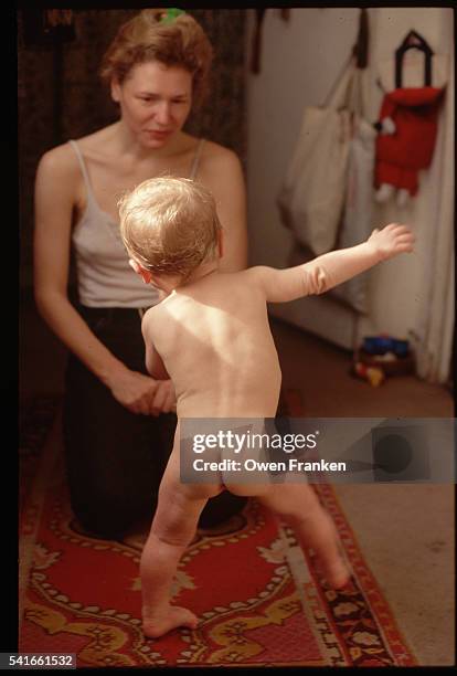 baby taking first steps toward mother - 1990s woman stock pictures, royalty-free photos & images