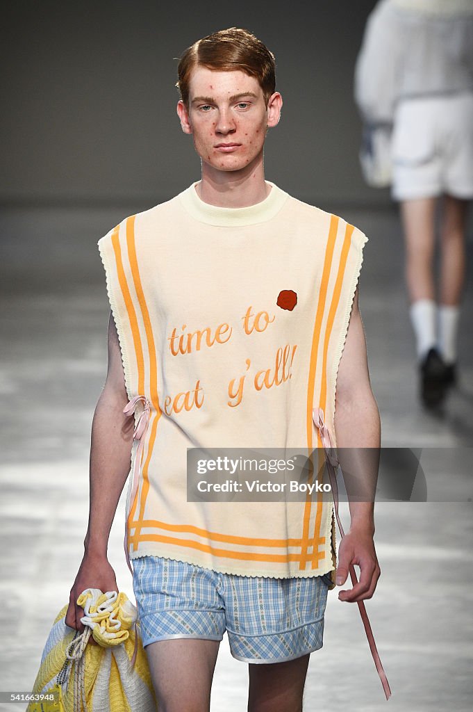 Moto Guo - Runway - Milan Men's Fashion Week SS17