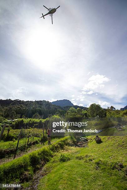 helicopter flying into cirque de mafate, reunion island - island of la reunion stock pictures, royalty-free photos & images