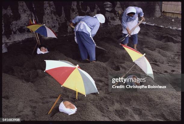 Sand Racking Japan 191 Sand Bath Japan Stock Photos, High-Res Pictures, and Images - Getty ...