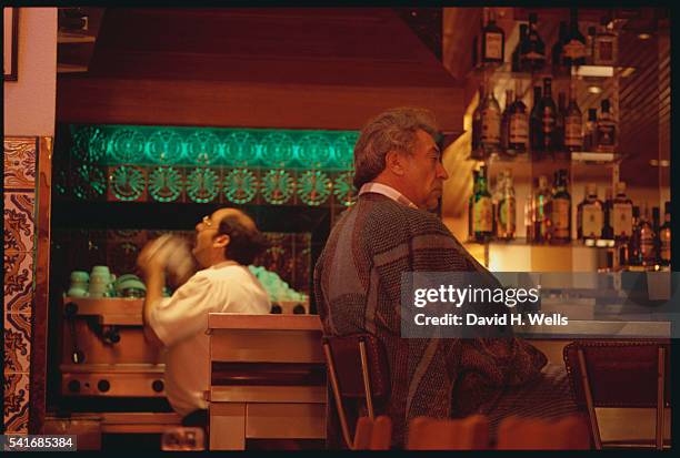5,557 Bar 2000 Stock Photos and High-Res Images - Getty Images