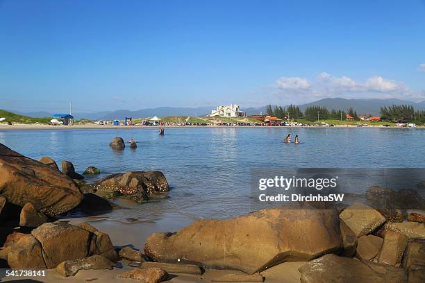 ponta do papagaio beach. - papagaio stockfoto's en -beelden