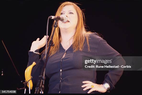 Kirsty MacColl Performing at V2000 Festival Kirsty MacColl Performing at V2000 Festival