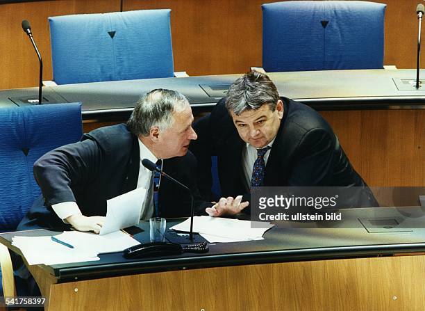 Lafontaine, Oskar *- Politiker, D- unterhaelt sich mit Joschka Fischerim Plenarsaal des Deutschen Bundestages- Dezember 1996
