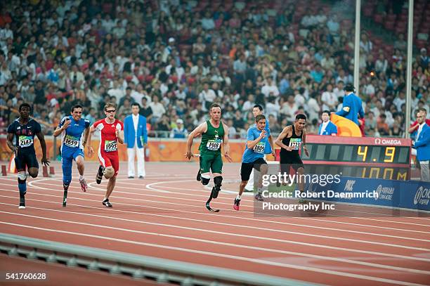 Sprinter Running Blade Para Run Photos and Premium High Res Pictures - Getty Images