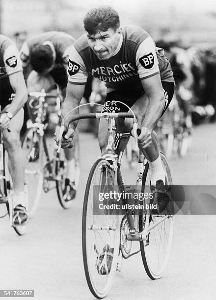 836 Poulidor Raymond Photos High Res Pictures Getty Images 836-poulidor-raymond-photos-high-res-pictures-getty-images