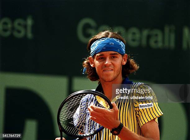1976Sportler, Tennis BrasilienPorträt mit Stirnband und Tennisschläger- Juli 1997