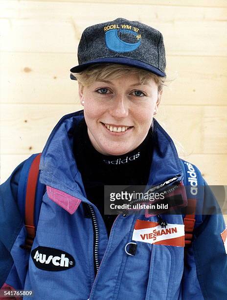 Sportlerin, Rennrodeln DPorträt mit Mütze- Januar 1997