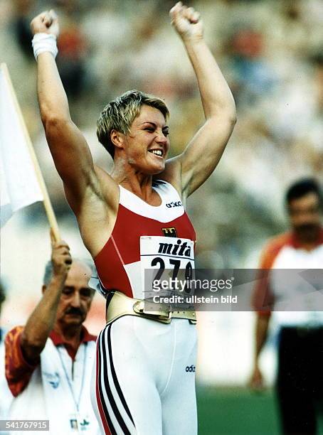 Sportlerin, Leichtathletik DLeichtathletik-WM in Athen:- jubelt über den Sieg im Kugelstossen- August 1997