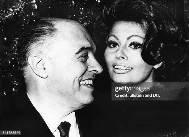 Loren, Sophia *- Schauspielerin, Italien- mit ihrem Ehemann Carlo Ponti- Dezember 1965