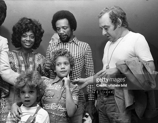 Quincy Jones*-Jazz musician, record producer, conductor, arranger, film composer, USAwith Donna Hightower, his children Martina and Quincy, and...
