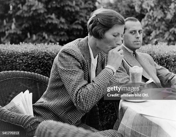 24 Hilde Krahwinkel Sperling Stock Photos, HighRes Pictures, and