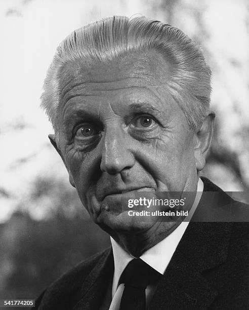 43 Erwin Piscator Production Photos High Res Pictures Getty Images 43-erwin-piscator-production-photos-high-res-pictures-getty-images