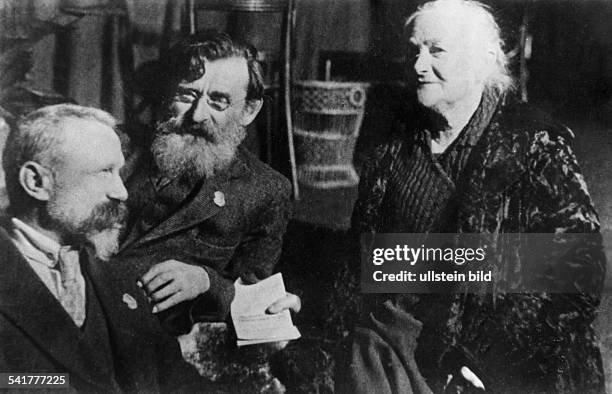 Clara Zetkin*05.07.1857-+ Politikerin, SPD / KPD; D- mit Felix Cohn und Marchelski in Moskau- 1922