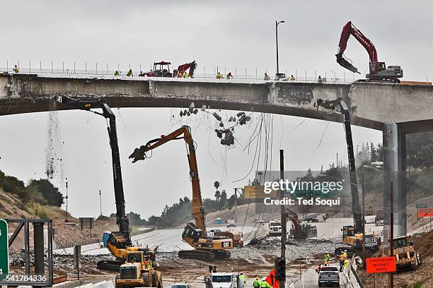 The two day 10 mile closure of the 405 freeway in L.A. Known as Carmageddon begins. The Mulholland Drive bridge is undergoing partial demolition to...