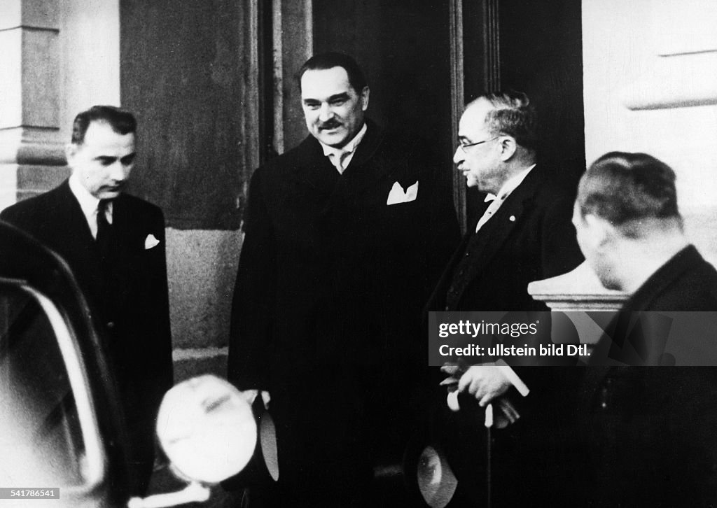 Stojadinovic, Milan - Politician, Yugoslavia*23.07.1888-26.10.1961+Prime Minister of Yugoslavia 1935-1939Stojanivic (center) with Greek Prime Minister Ioannis Metaxas (ri.) and Rushdy Aras from Turkey (Tewfik Ruchdi Aras ?) - 1936Vintage property of 