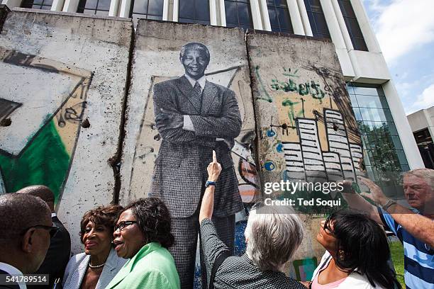 The City of Los Angeles declared July 18 as Nelson Mandela Day. Mural artist Kent Twitchell painted a portrait of Mandela on a piece of the Berlin...