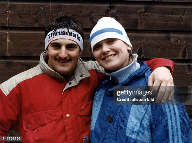 1966Sportler, Rennrodeln DRodel-WM in Winterberg :- der Weltmeister umarmt dieWeltmeisterin Susi Erdmann - Februar 1999