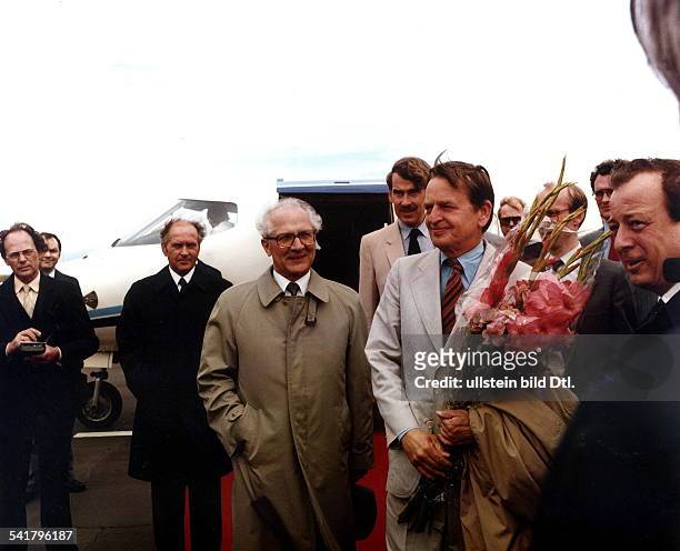 Politiker, SED; DDRErster Sekretär des ZK der SED 1971-1989 Staatsratsvorsitzender 1976-1989- mit dem Ministerpräsidenten vonSchweden, Olof Palme ,...