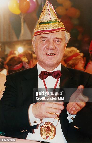 Politiker, SPD, DMinisterpräsident des BundeslandesBrandenburgmit Narrenkappe beim Karneval in Werder- 1995