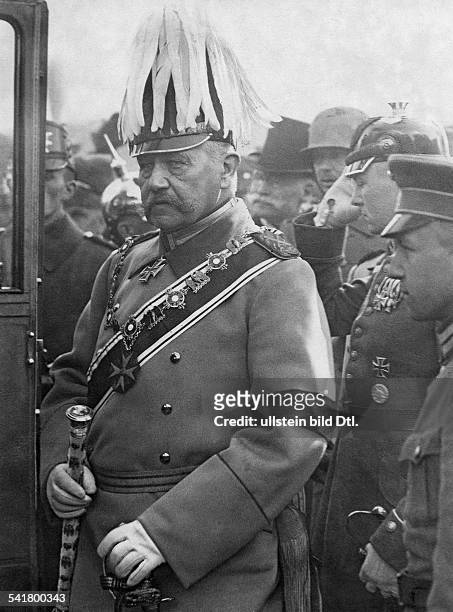 Hindenburg, Paul von - Officer, Politician, Field Marshal General, President of the Reich , Germany *02.10.1847-+At the memorial ceremony of Empress...