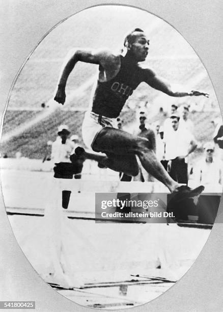 Jesse Owens *-+US-American track and field athletewon 4 gold medals at the Summer Olympics in Berlin in 1936jumping across a hurdle during an sports...