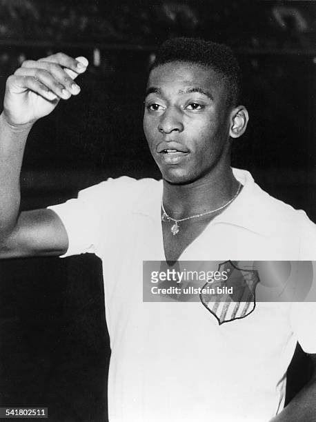 Pelé *-Fussballspieler, Brasilien Weltmeister 1958 1970'Sportler des Jahrhunderts'- Portrait, im Trikot des FC Santos, mit Goldkette- 1965