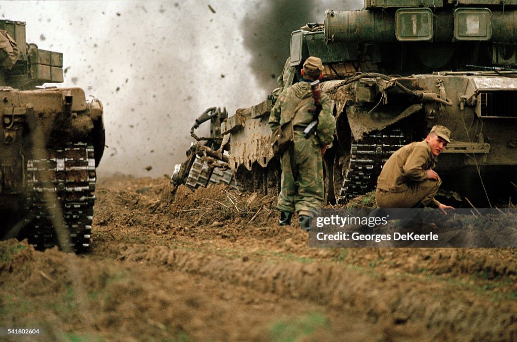 Russian Army Attacks Bamout During First Chechen War