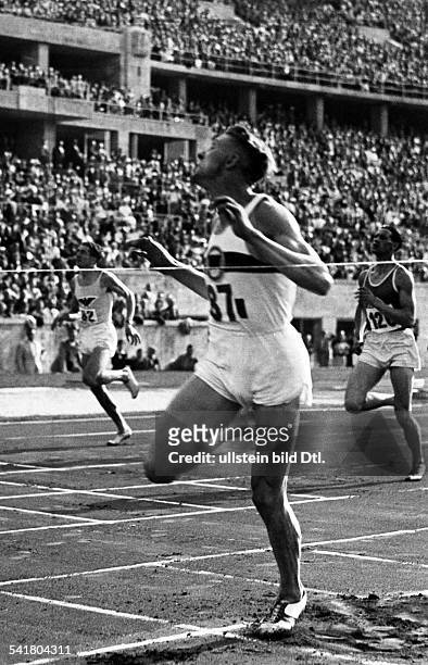 Rudolf Harbig*08.11..1944+Sportler, Leichtathlet, Mittelstrecken - Läufer DWeltrekorde über 400 m, 800 m, 1000 mISTAF Berlin: Harbig überquert als...