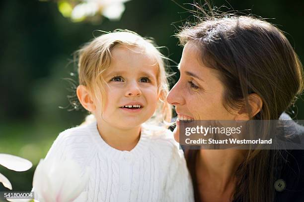 mother and daughter - washington park arboretum foto e immagini stock