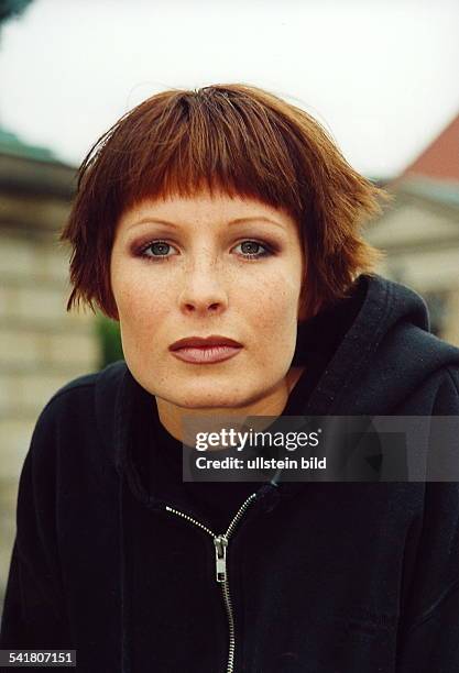 - COLSchauspielerin D- Porträt- Juni 1999