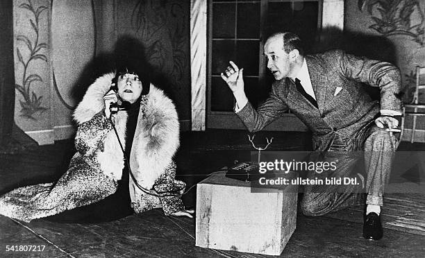 Nielsen, Asta - Actress, Denmark - *11.09.1881-+ with Eduard Duisberg at a rehearsal - 1933 Vintage property of ullstein bild